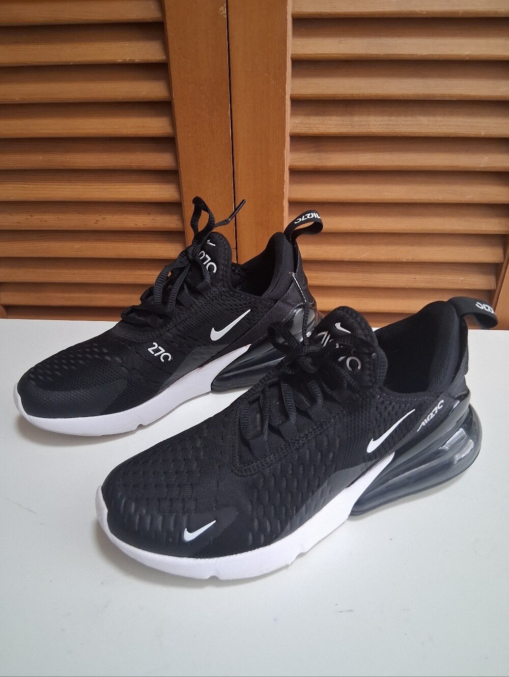 Nike Air Max 270 Black/White Women's Sneaker * Size: 7